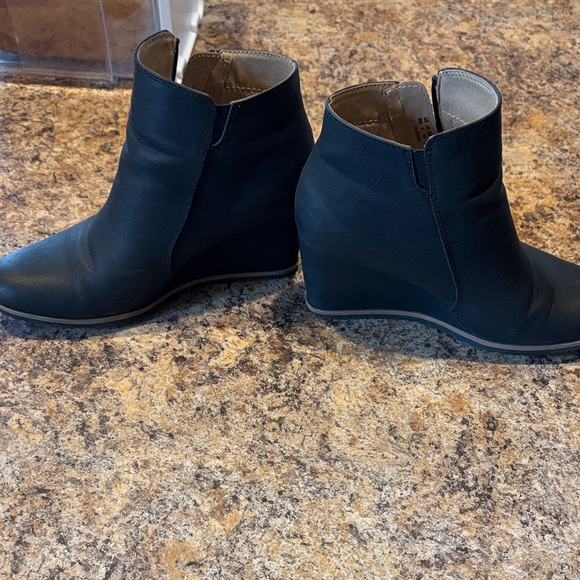 SOUL Naturalizer Black Wedge Ankle Boots - Picture 3 of 4